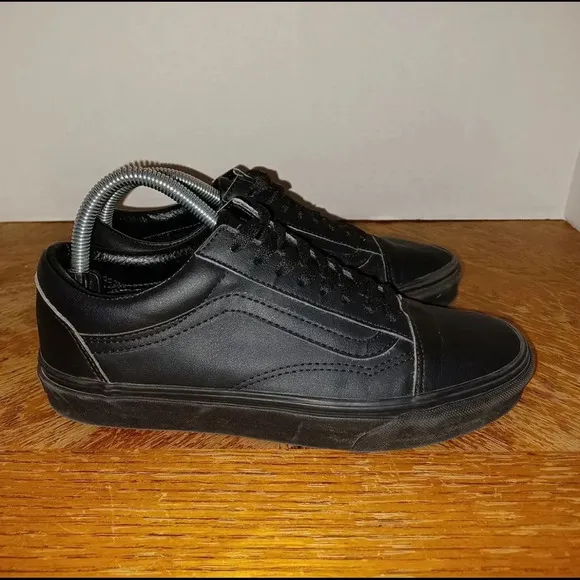 Vans Old Skool Triple Black Leather Sneakers Skate Shoes 500714 Mens Size 8.