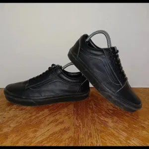 Vans Old Skool Triple Black Leather Sneakers Skate Shoes 500714 Mens Size 8.
