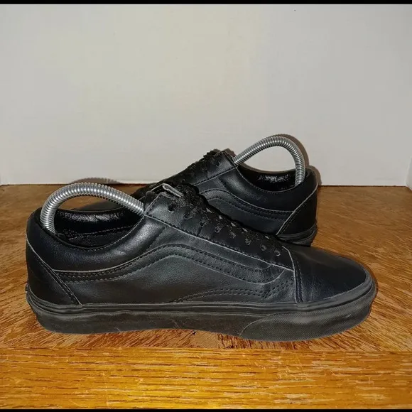 Vans Old Skool Triple Black Leather Sneakers Skate Shoes 500714 Mens Size 8.