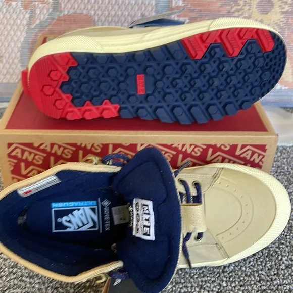 Vans WMNS Sk8-Hi Gore-TechTaos TaupeVN0A5111YUUBoots