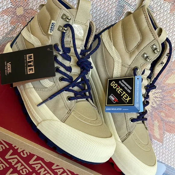 Vans WMNS Sk8-Hi Gore-TechTaos TaupeVN0A5111YUUBoots