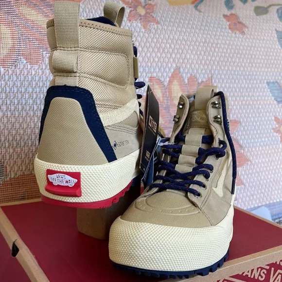 Vans WMNS Sk8-Hi Gore-TechTaos TaupeVN0A5111YUUBoots