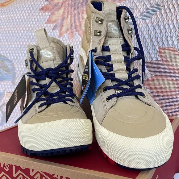 Vans WMNS Sk8-Hi Gore-TechTaos TaupeVN0A5111YUUBoots