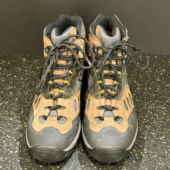 Vasque Clarion Leather Goretex Hiking Boots. Size 9.5