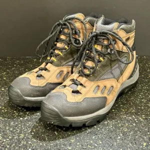 Vasque Clarion Leather Goretex Hiking Boots. Size 9.5