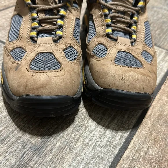 Vasque Men’s 8M 7462 Leather Gore-Tex‎ Hiking Boots