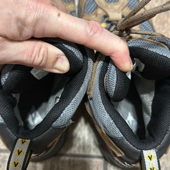 Vasque Men’s 8M 7462 Leather Gore-Tex‎ Hiking Boots