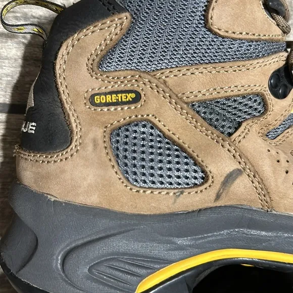 Vasque Men’s 8M 7462 Leather Gore-Tex‎ Hiking Boots