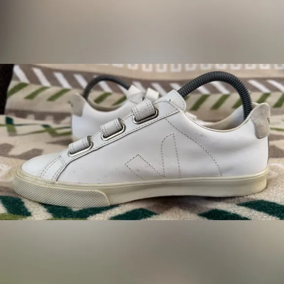 VEJA 3-Lock Esplar Low Casual Sneakers in White Leather Size 9 Retail $130