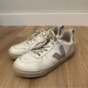Veja Sneakers Tennis Shoes
