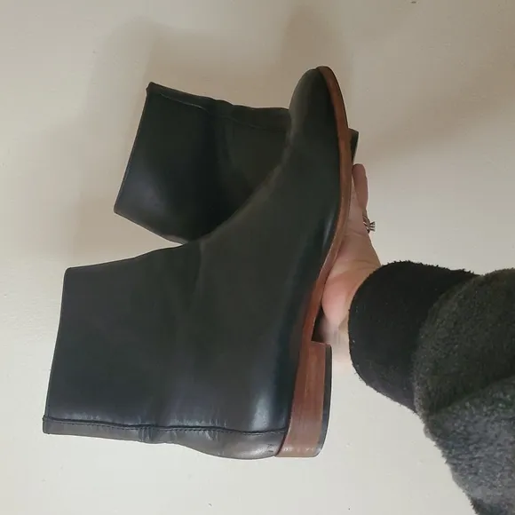 Vero Cuoio Smooth Black Leather Womens Minimialist Style Ankle Boots Size 37