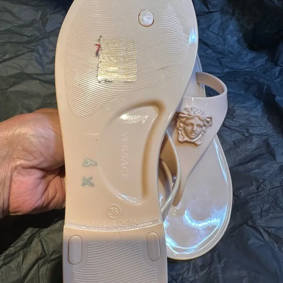 Versace Women's Light Pink  neutral Sandals 🩴 8 Adorable! 🥰