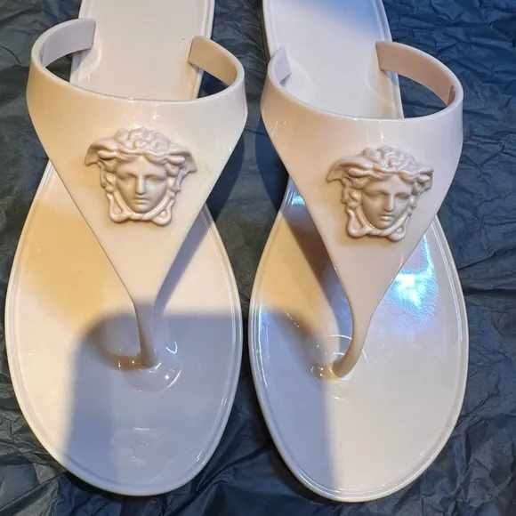 Versace Women's Light Pink  neutral Sandals 🩴 8 Adorable! 🥰