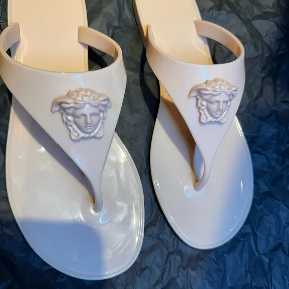 Versace Women's Light Pink  neutral Sandals 🩴 8 Adorable! 🥰