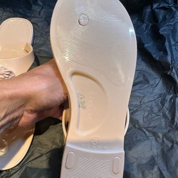 Versace Women's Light Pink  neutral Sandals 🩴 8 Adorable! 🥰