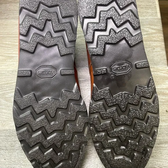 Vibram Brown Leather Chukka Boots with Distressed Finish