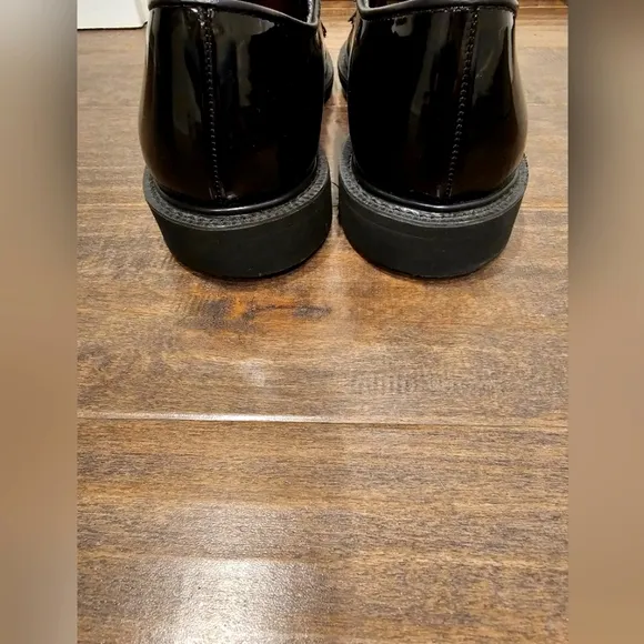 Vibram Capps - Black High Gloss Men' Shoes (NWOT) Size US 11.5D