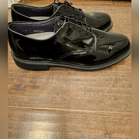 Vibram Capps - Black High Gloss Men' Shoes (NWOT) Size US 11.5D