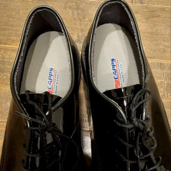 Vibram Capps - Black High Gloss Men' Shoes (NWOT) Size US 11.5D