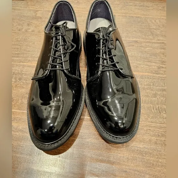 Vibram Capps - Black High Gloss Men' Shoes (NWOT) Size US 11.5D