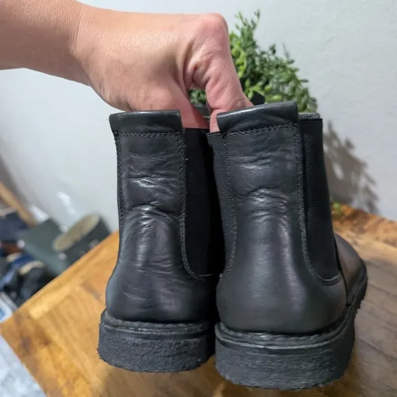Vince Black‎ Leather Wool Lined Gum Sole Winter Pull up Ankle Boots  7.5
