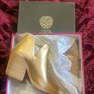 Vince Camuto Gold Gidgeta Ankle Boots 9M