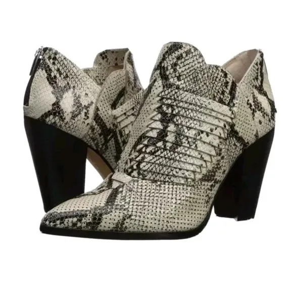 VINCE‎ CAMUTO  Levana Snake Print Western Womens Bootie US 5.5 #795