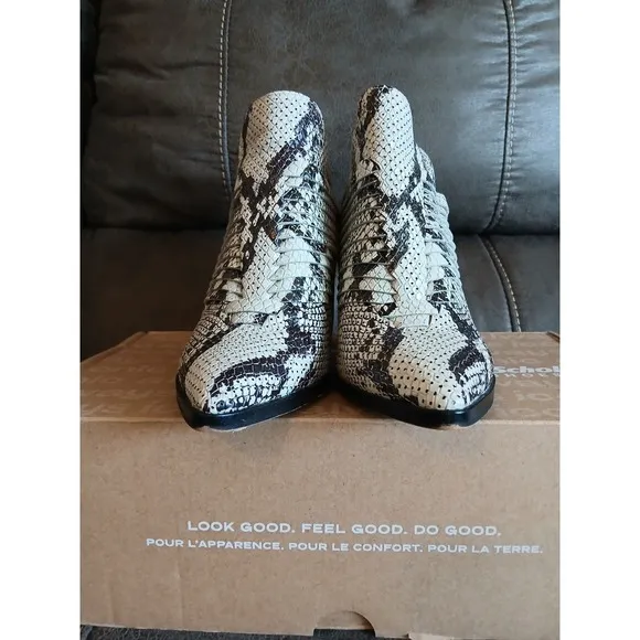 VINCE‎ CAMUTO  Levana Snake Print Western Womens Bootie US 5.5 #795