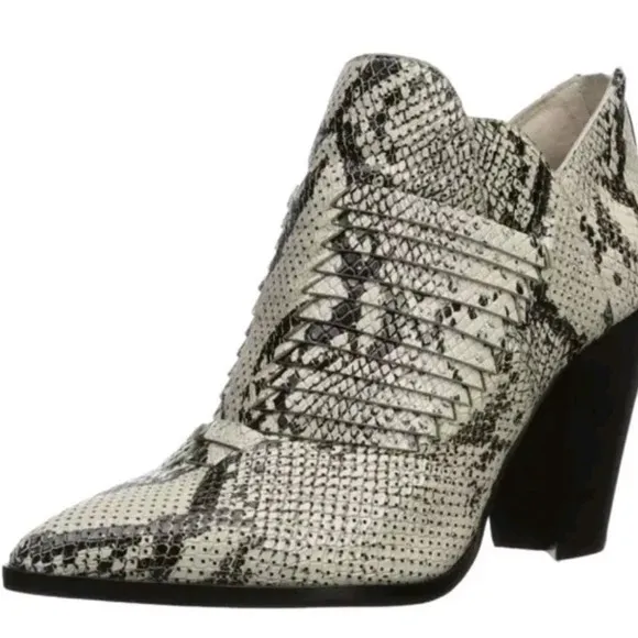 VINCE‎ CAMUTO  Levana Snake Print Western Womens Bootie US 5.5 #795
