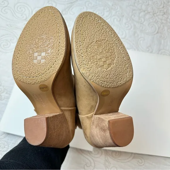 Vince Camuto tan suede chunky heel ankle boots sz 8.5