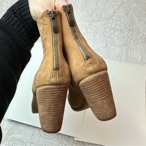 Vince Camuto tan suede chunky heel ankle boots sz 8.5