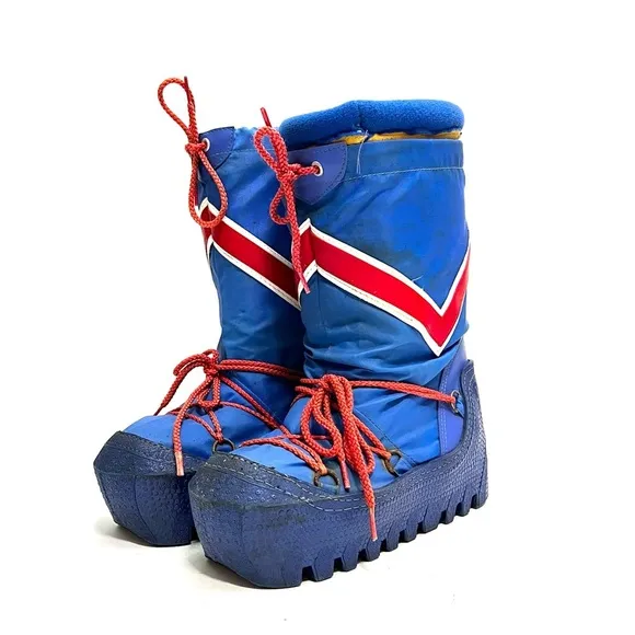 Vintage 1980s women’s blue nylon platform moon boot style winter snow boots