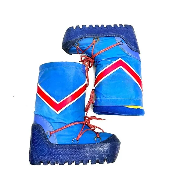 Vintage 1980s women’s blue nylon platform moon boot style winter snow boots