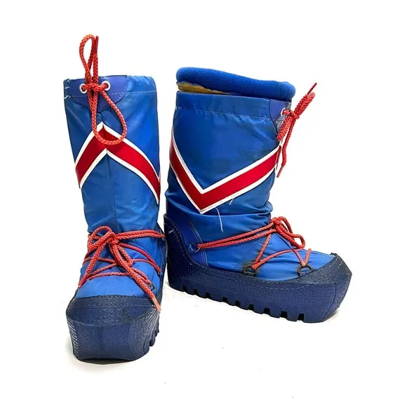 Vintage 1980s women’s blue nylon platform moon boot style winter snow boots