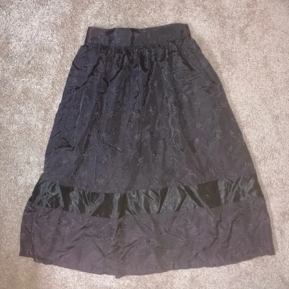 Vintage 90’s Embroidered Taffeta Skirt