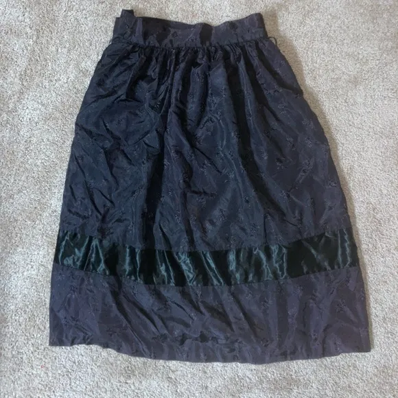 Vintage 90’s Embroidered Taffeta Skirt