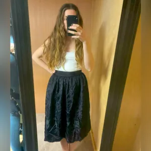 Vintage 90’s Embroidered Taffeta Skirt