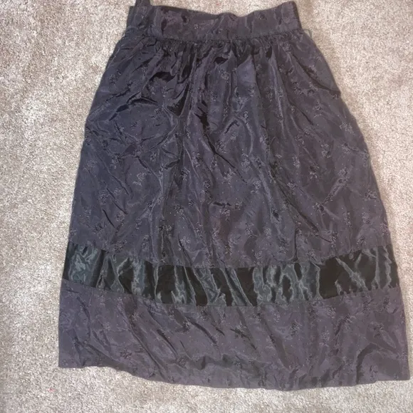 Vintage 90’s Embroidered Taffeta Skirt