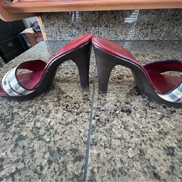 Vintage Burberry Heels, Great Condition, Size 37, Made in Italy.