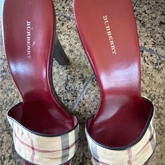 Vintage Burberry Heels, Great Condition, Size 37, Made in Italy.