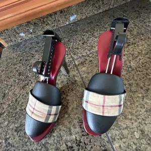 Vintage Burberry Heels, Great Condition, Size 37, Made in Italy.