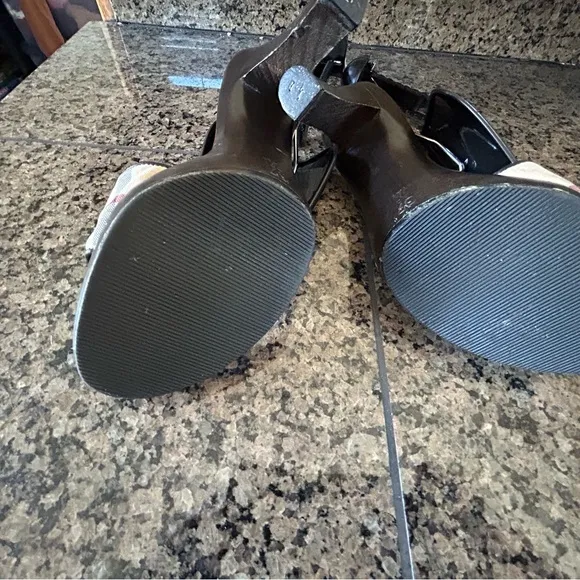 Vintage Burberry Heels, Great Condition, Size 37, Made in Italy.