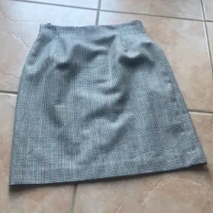 Vintage Halston Gray Houndstooth Plaid Wool A-Line Skirt Size 10