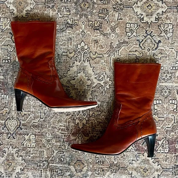 Vintage Leather Whipstitch Western Curved Block Heel Boots in Mahogany Brown