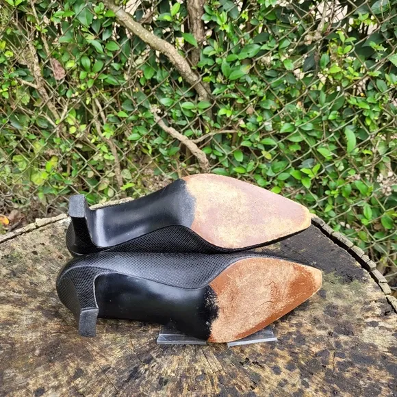 Vintage Women Leather Black Pumps By Stuart Weitzman Size 9B/Women Dress Shoes/