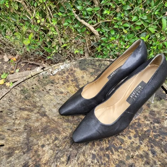 Vintage Women Leather Black Pumps By Stuart Weitzman Size 9B/Women Dress Shoes/