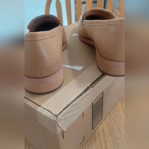 Vionic Sella shoes size 8.5 women's