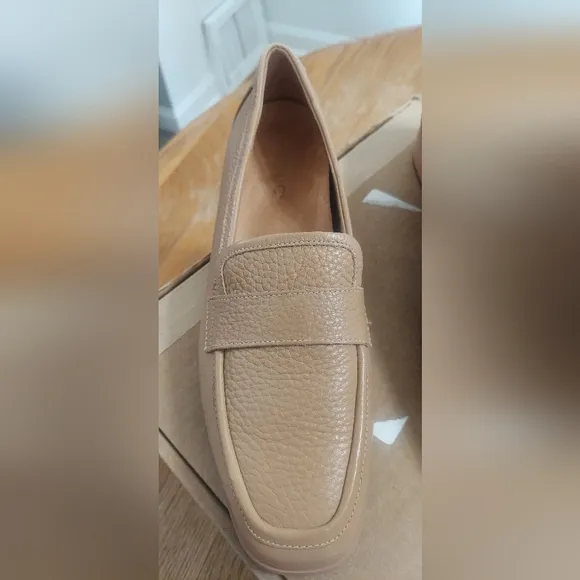 Vionic Sella shoes size 8.5 women's