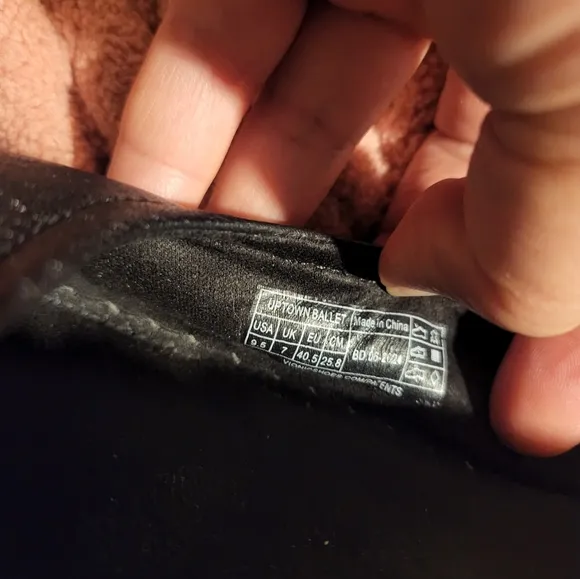 Vionic Women's Black Ballet Flats