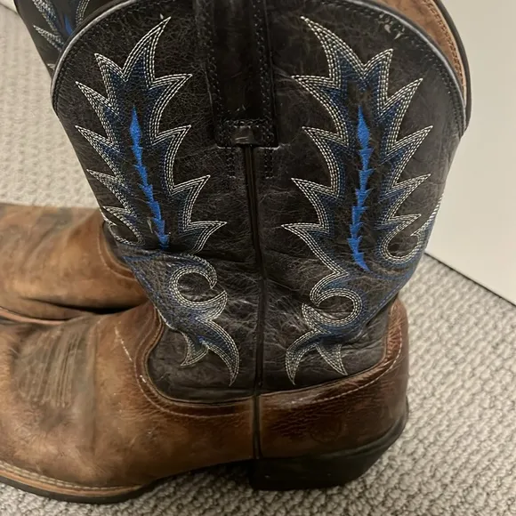 VTG Ariat cowboy boots